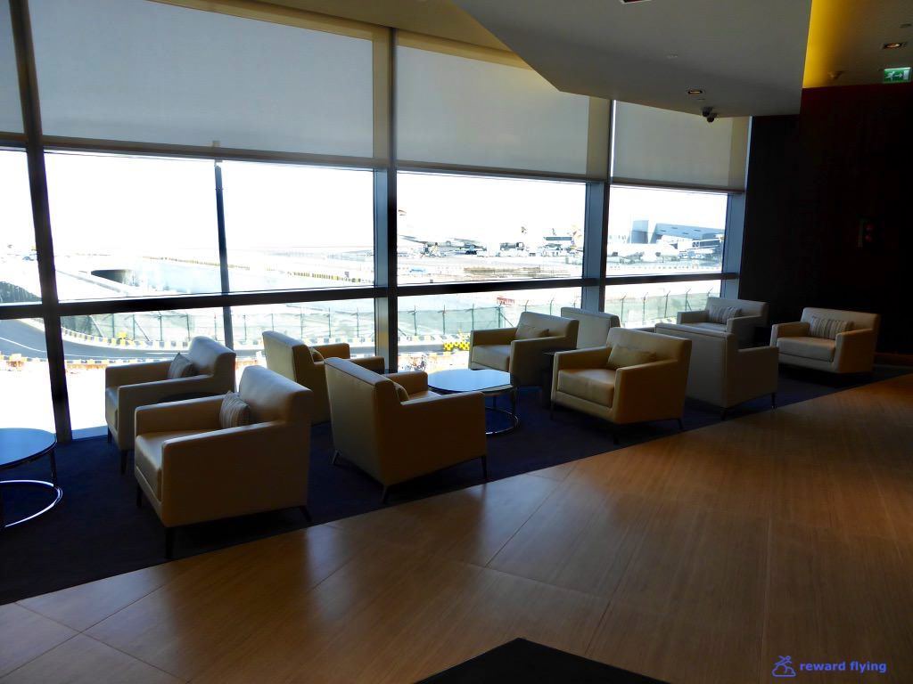 photo ey lounge area middle 2